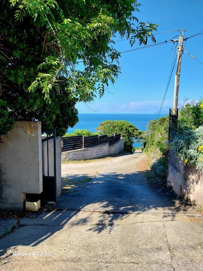Bed and Breakfast Chez Isabelle Luri Exterior foto